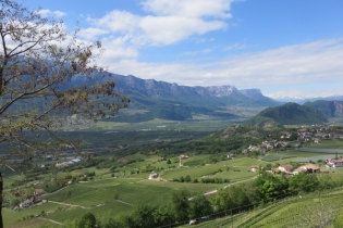 Dolomiten-Bustour mit Frühlingswanderung