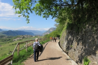 Dolomiten-Bustour mit Frühlingswanderung